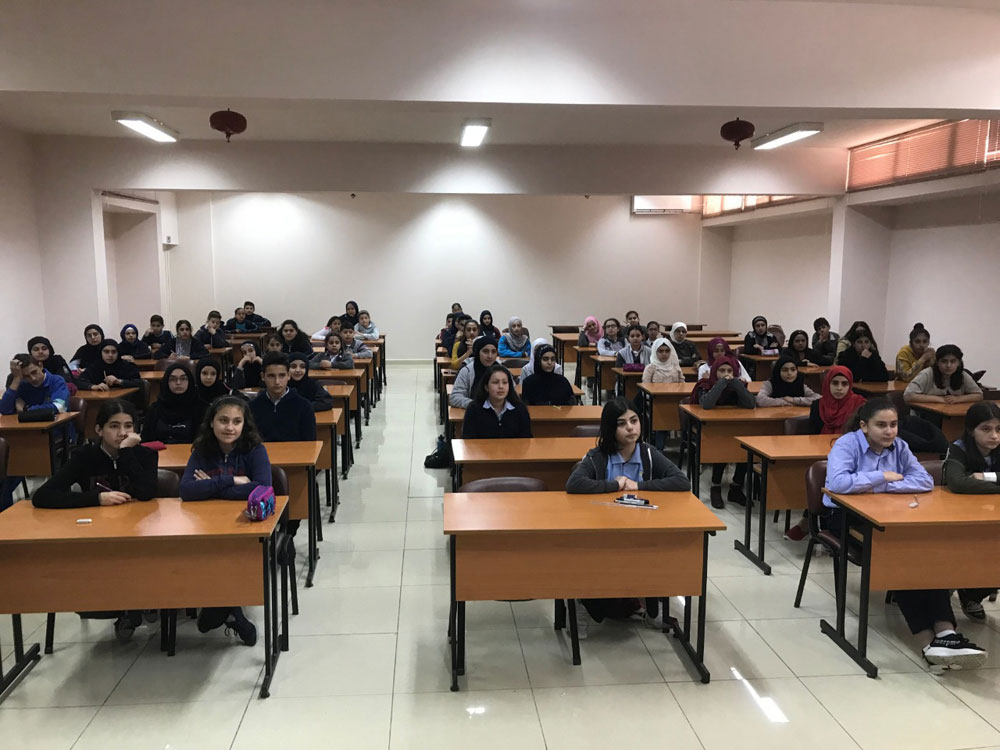 طلاب مدراس صيدا والجوار يخططون الأخوة الإنسانية في جماليات الخط العربي
