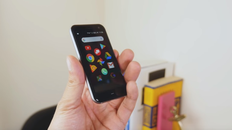 Palm Phone.. أصغر هاتف ذكي متكامل في العالم!