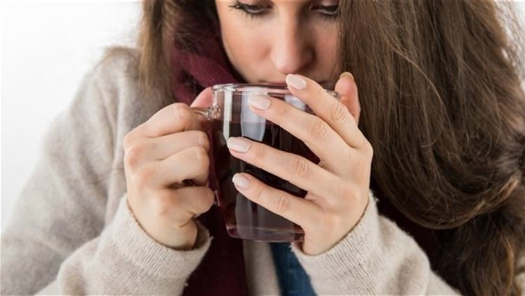 تناول السوائل وعدم التدخين واستنشاق الهواء النقي لعلاج التهاب الحلق