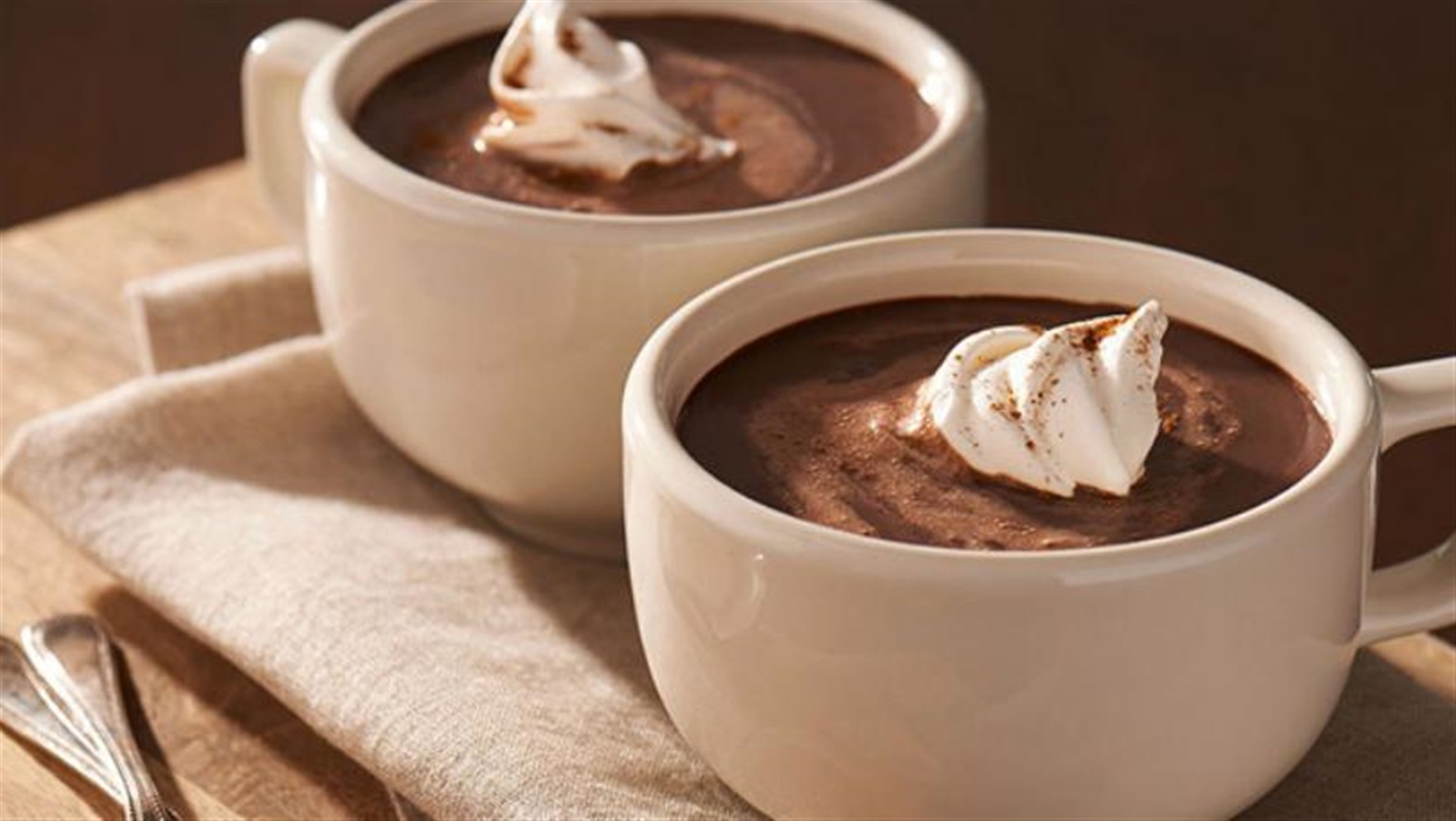 شرب الشوكولا الساخنة 3 مرات يومياً يُعزز قدرة المشي لدى كبار السن