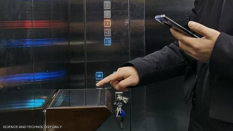 في المصاعد.. اختراع صيني مذهل لمواجهة انتشار "كورونا"