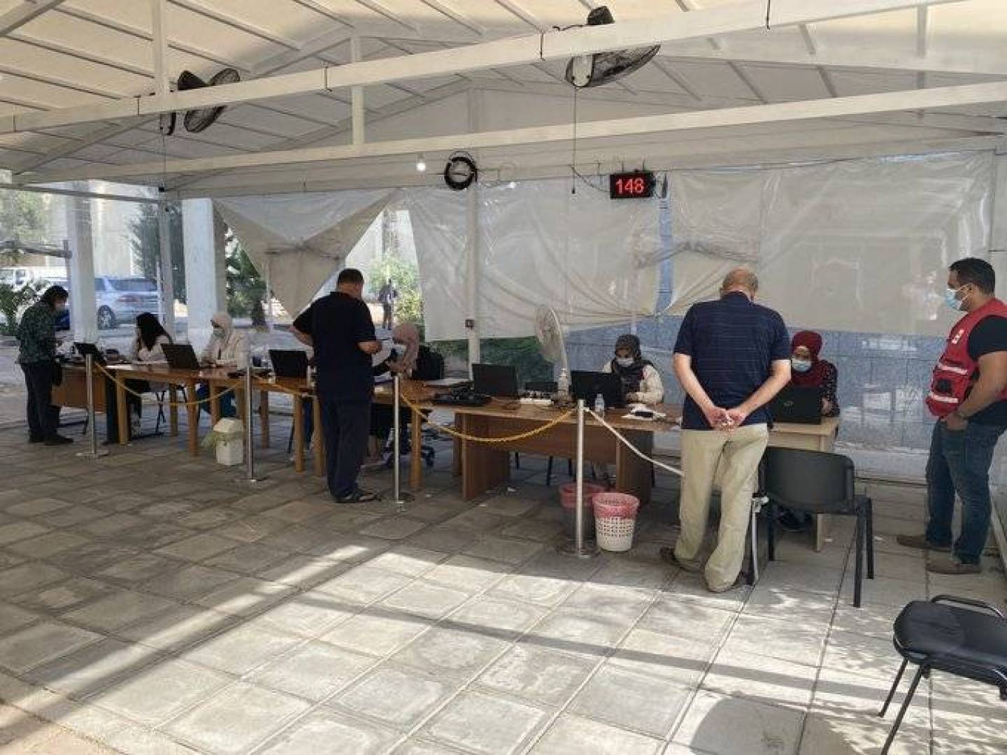 أبيض: بلّشنا.. لحماية المتردّدين من الأفضل تسريع حملة التطعيم