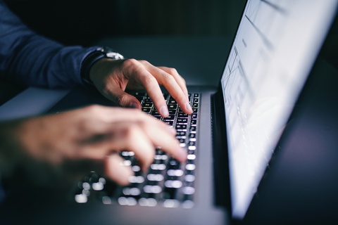 المعركة من أجل مستقبل الإنترنت.. عمالقة التكنولوجيا يغيرون جلدهم