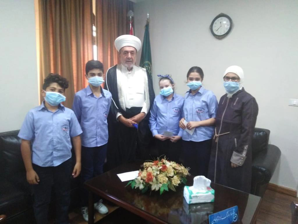 تلامذة مدرسة الحاج بهاء الدين الحريري هنأوا المفتي سوسان بذكرى المولد