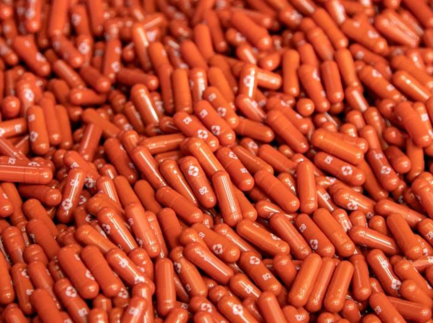 رسميًا.. السماح باستخدام أول علاج مضاد لكورونا في العالم