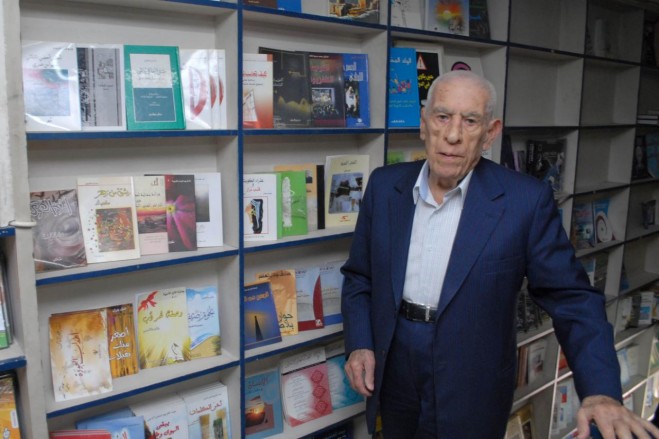 السفير عبد المولى الصلح ينعى صديق عمره الحاج محمود كاعين : " ناسك الكتب "&lrm;&lrm;