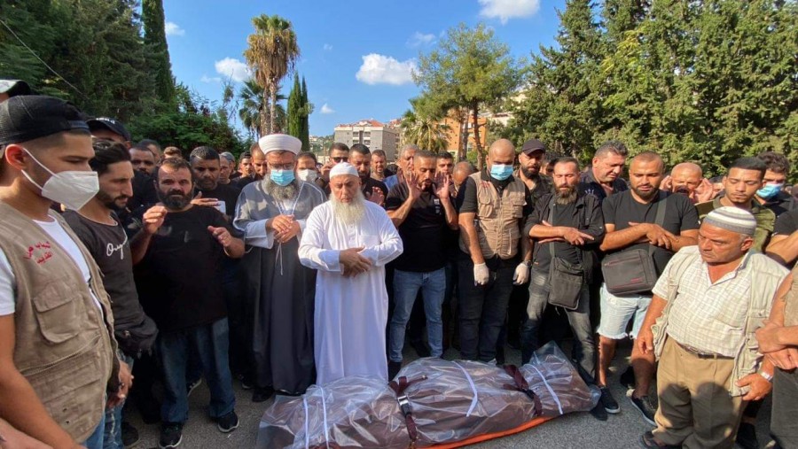 بالصور : صيدا تشيع الفتى شحادة خضر رجب الذي قتل بجريمة مروعة بموكب مهيب بمشاركة النائب أسامة سعد وفاعليات