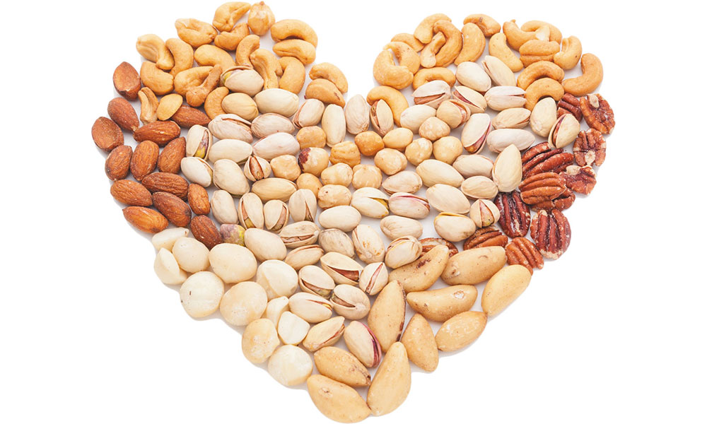 المكسرات تقي من أمراض القلب