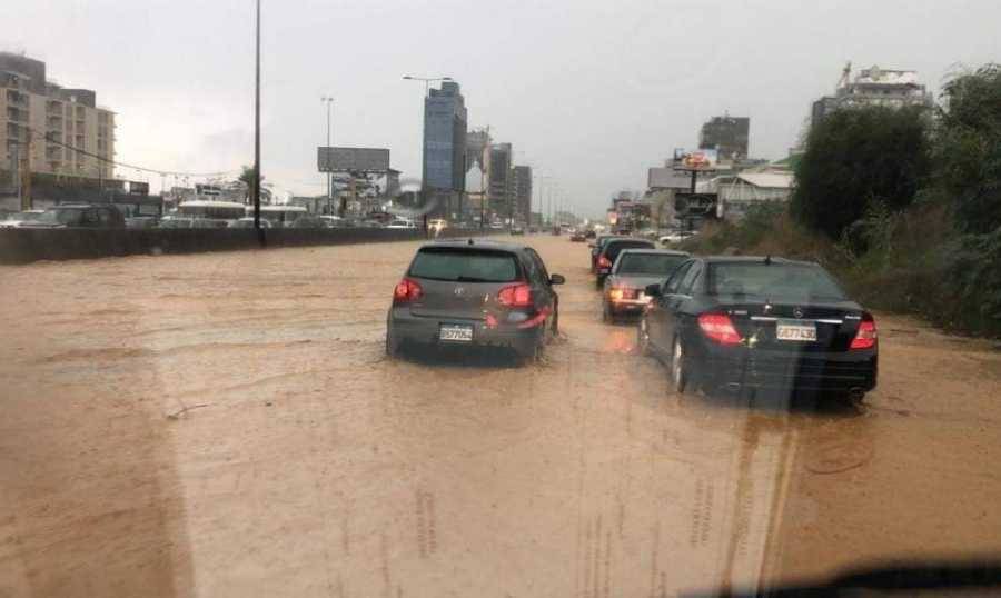 بالفيديو : الأمطار تحوّل طرق لبنان إلى مستنقعات وبرك - جونية