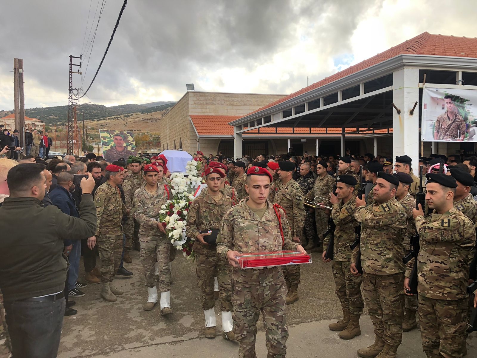 قيادة الجيش شيّعت الشهيد الرقيب عبد الكريم المقداد في بلدة شمسصار