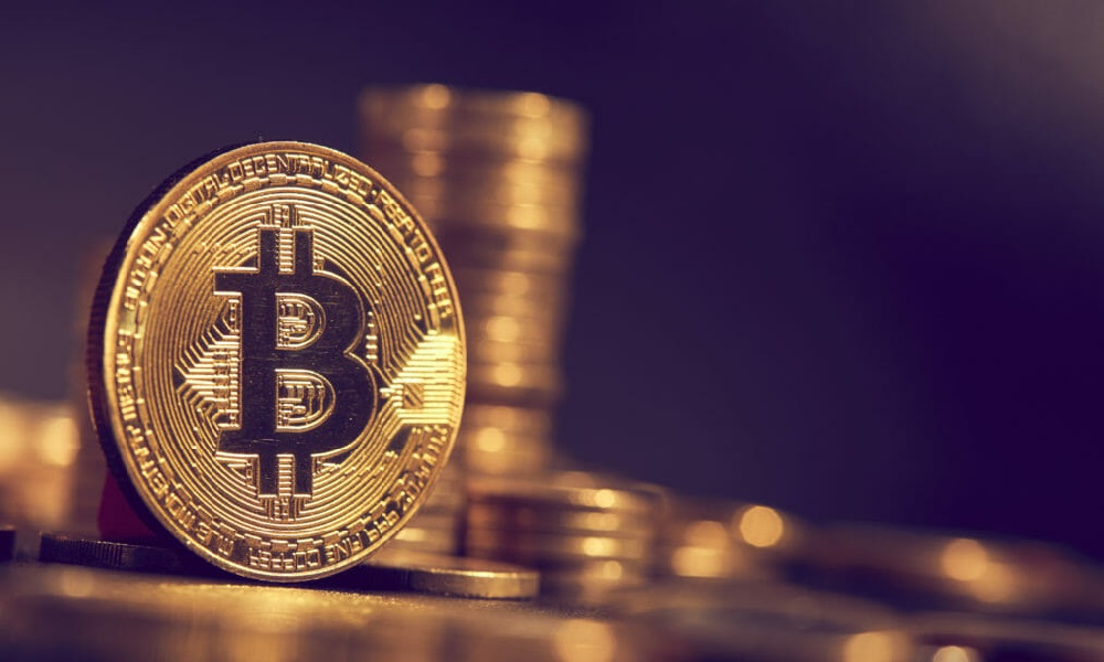 للحظات&hellip; &ldquo;بيتكوين&rdquo; تقفز فوق الـ70 ألف دولار!