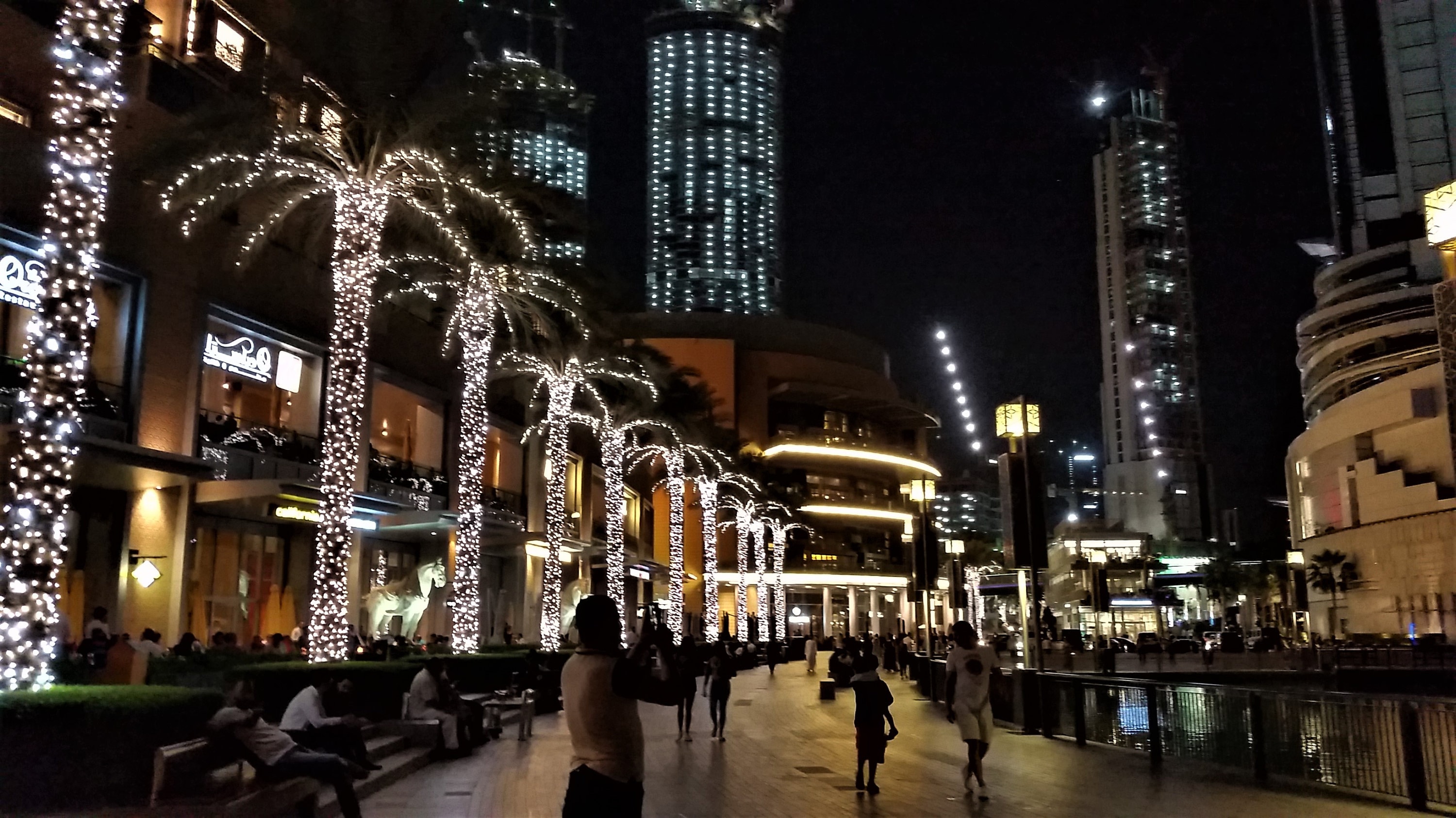 بالفيديو : Dubai [4K] Dubai Mall Ramadan Busy Night 2024 - نقلا عن  Travel Algorithm