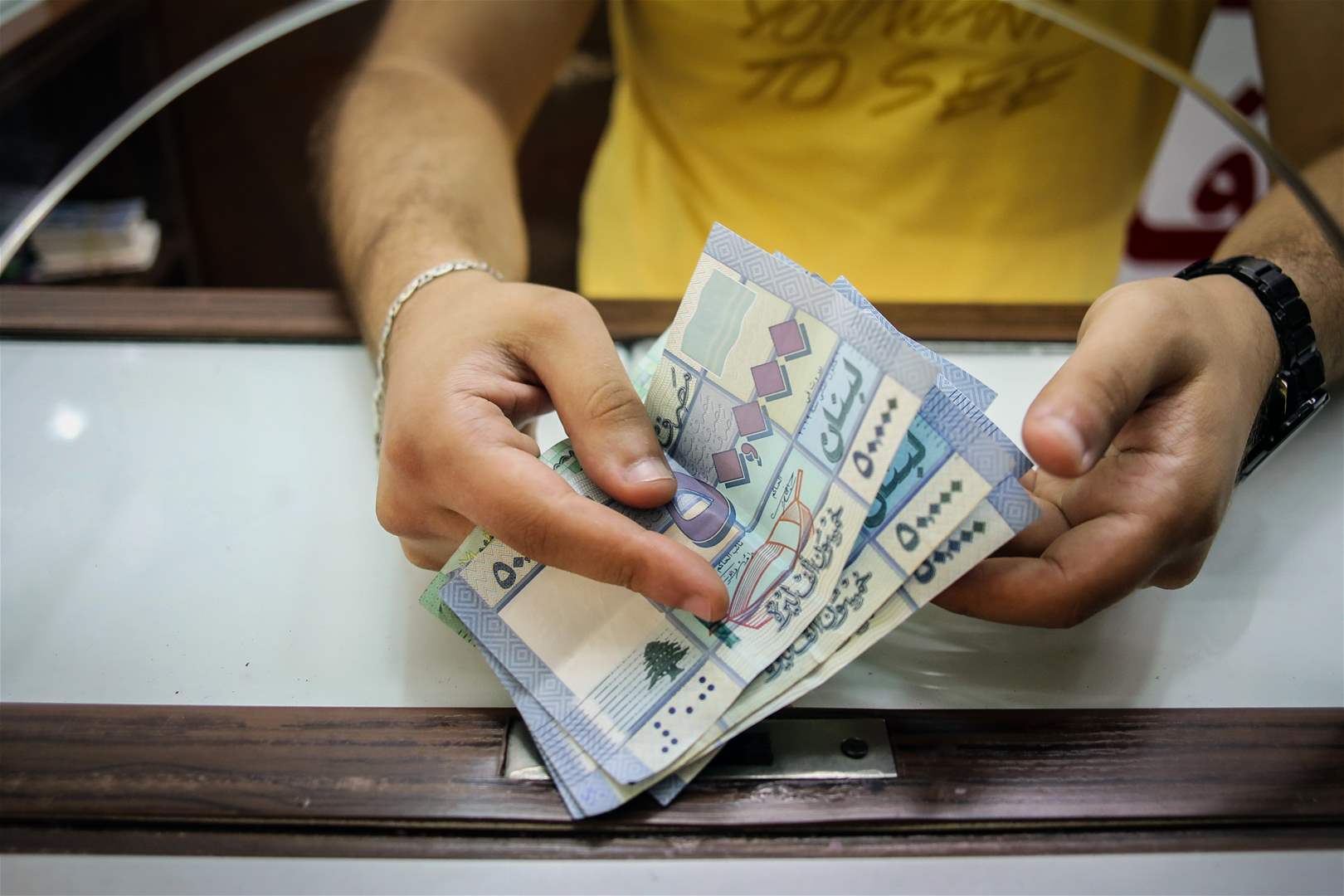 رفع الحد الأدنى للأجور بالقطاع الخاص إلى 18 مليون