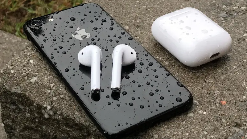 جديد &ldquo;Apple&rdquo;.. سماعات &ldquo;Airpods&rdquo; مزودة بكاميرا