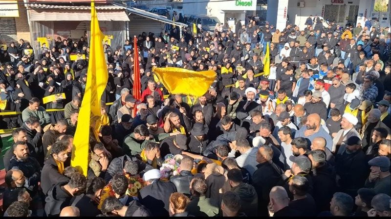 حزب الله شيع ثلة من شهدائه على طريق القدس في منطقة صيدا