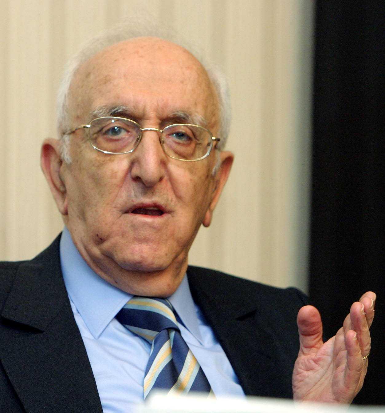 رَحَلَ حارِسُ الجمهورية