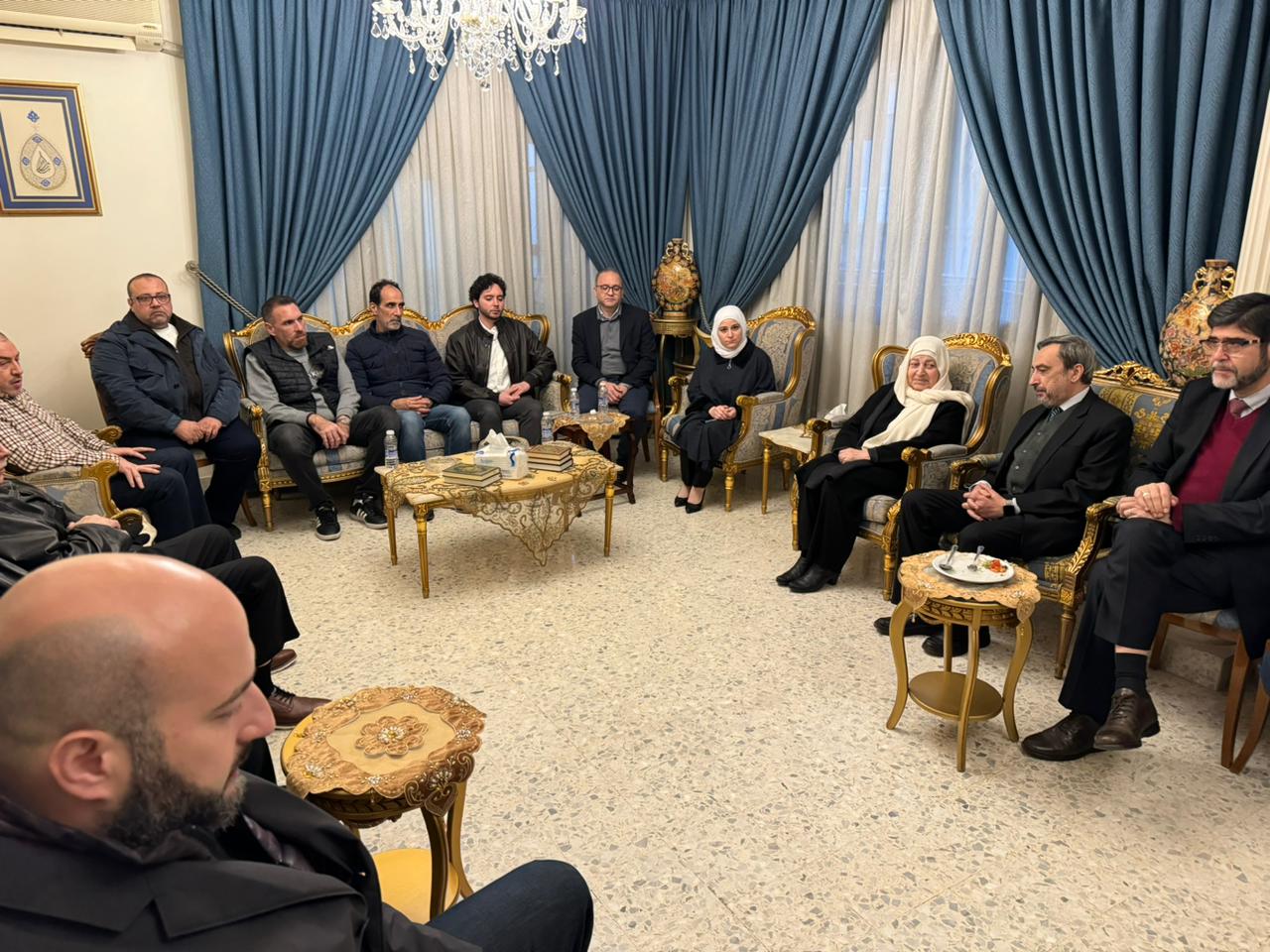 بهية الحريري تُقدّم بإسم الرئيس سعد الحريري التعازي للنائب عماد الحوت بوفاة والدته