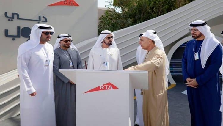 بالفيديو: محمد بن راشد يطَّلع على مشروعيْ "دبي لوب" و"جلايدوايز".. لتعزيز التنقُّل الذكي والمستدام