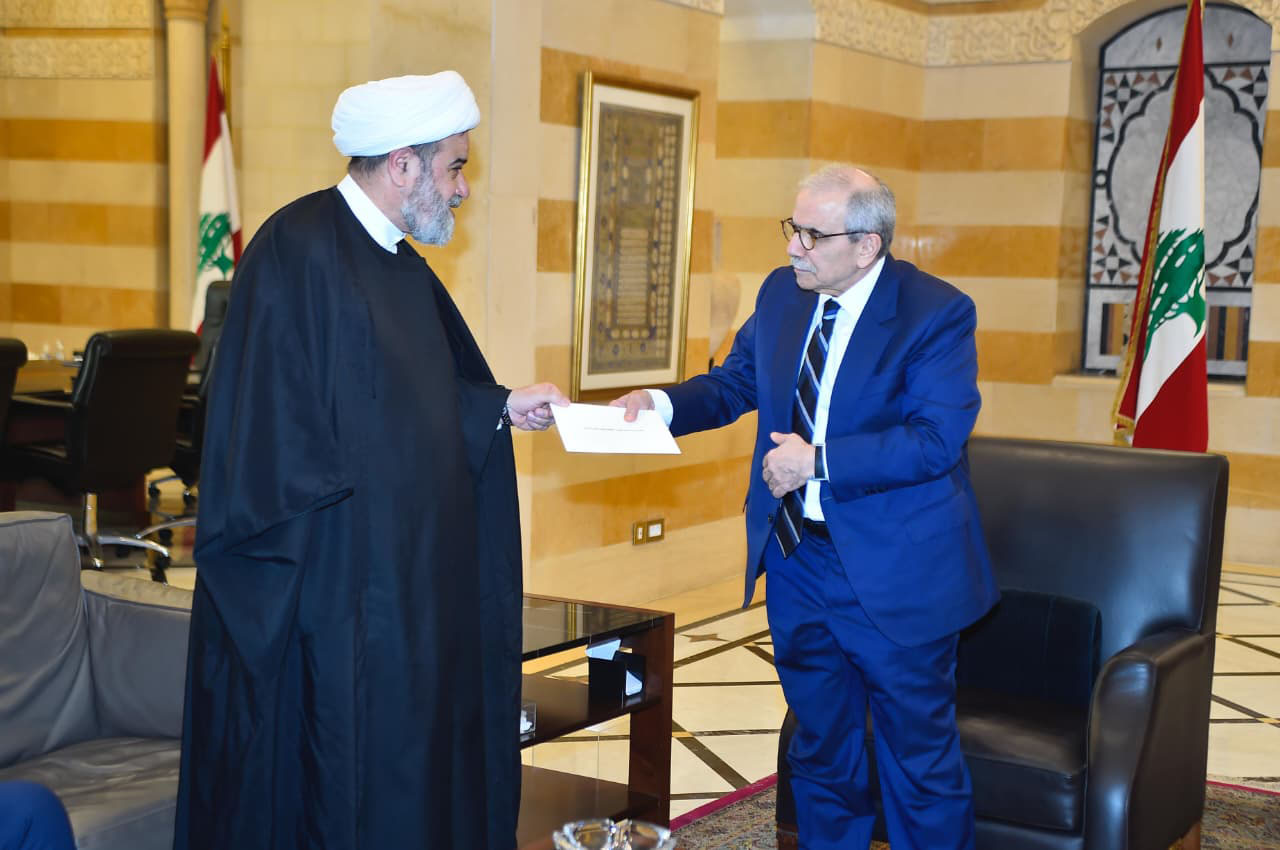 سلام يستقبل وفد المجلس الإسلامي الشيعي ويستلم دعوة الإفطار