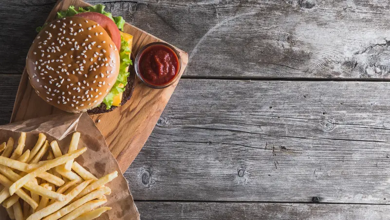 أطعمة تسبب الصداع النصفي ومشاكل في الصحة العقلية