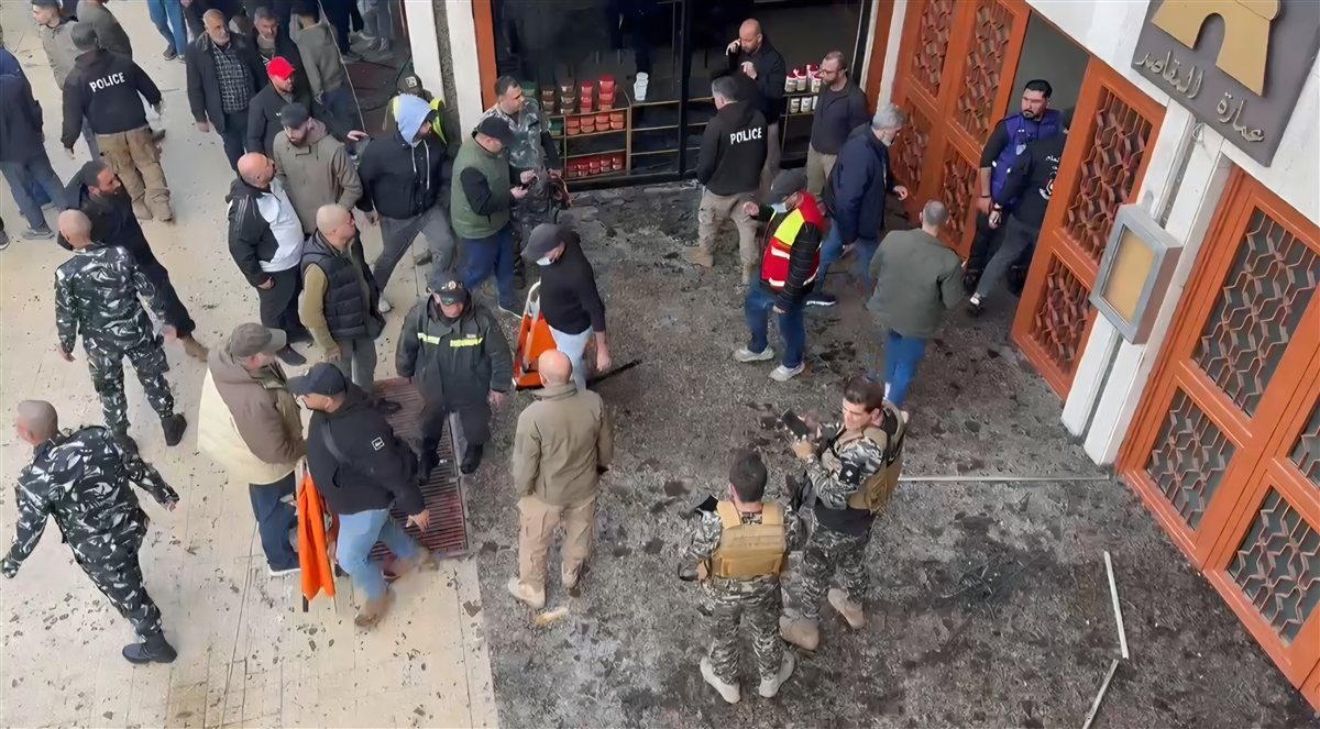 رغم استهدافها مرتين.. صيدا تلملم جراحها وتواصل تأدية واجبها الوطني والإنساني