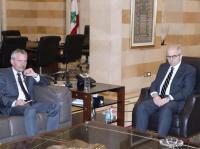 photodune-3834701-laughing-girl-xs