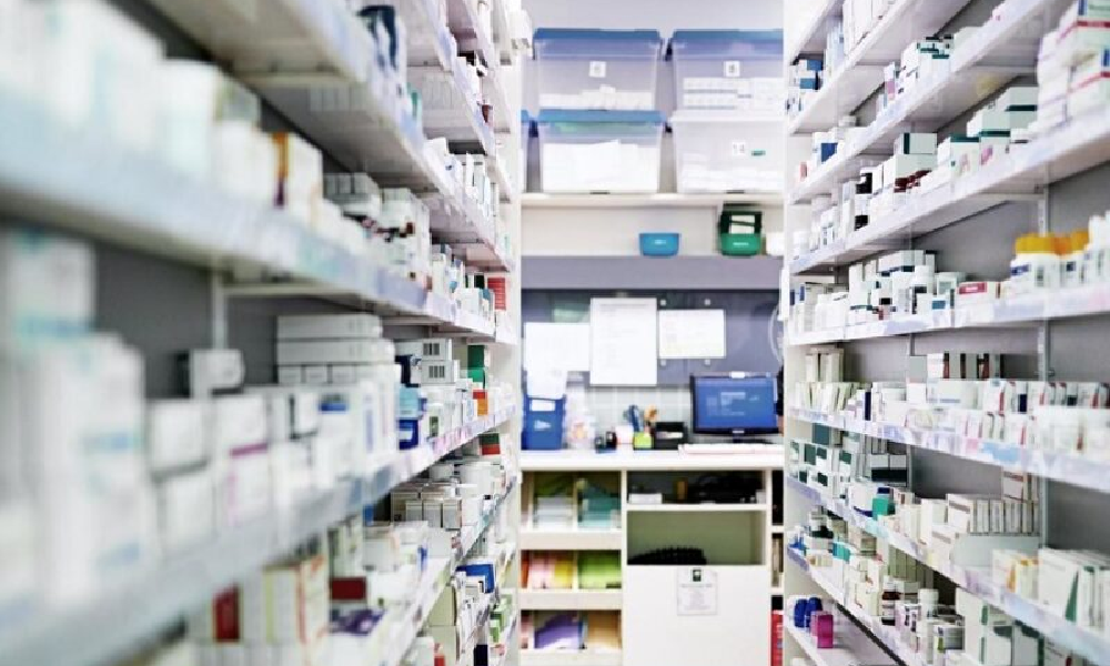 غريب: معظم الأدوية متوافرة في الأسواق