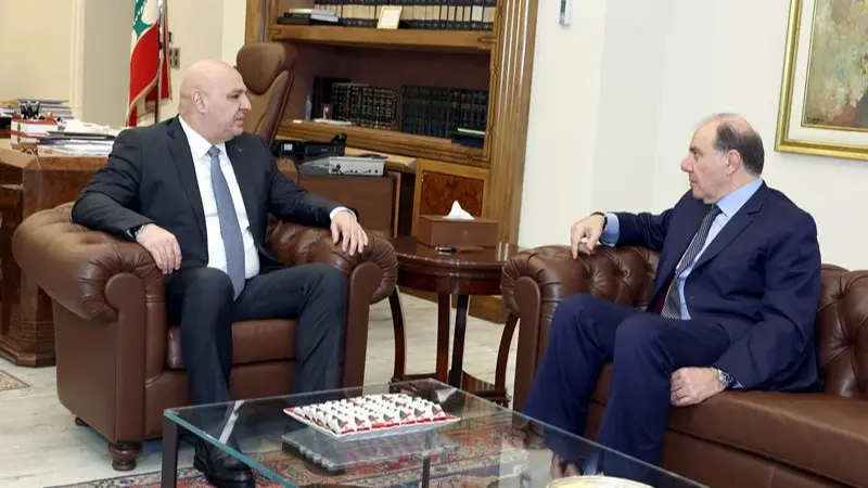 الرئيس عون بحث مع حاكم مصرف لبنان في الأوضاع المالية والاستقرار النقدي ومشاركة المصرف في اجتماعات صندوق النقد