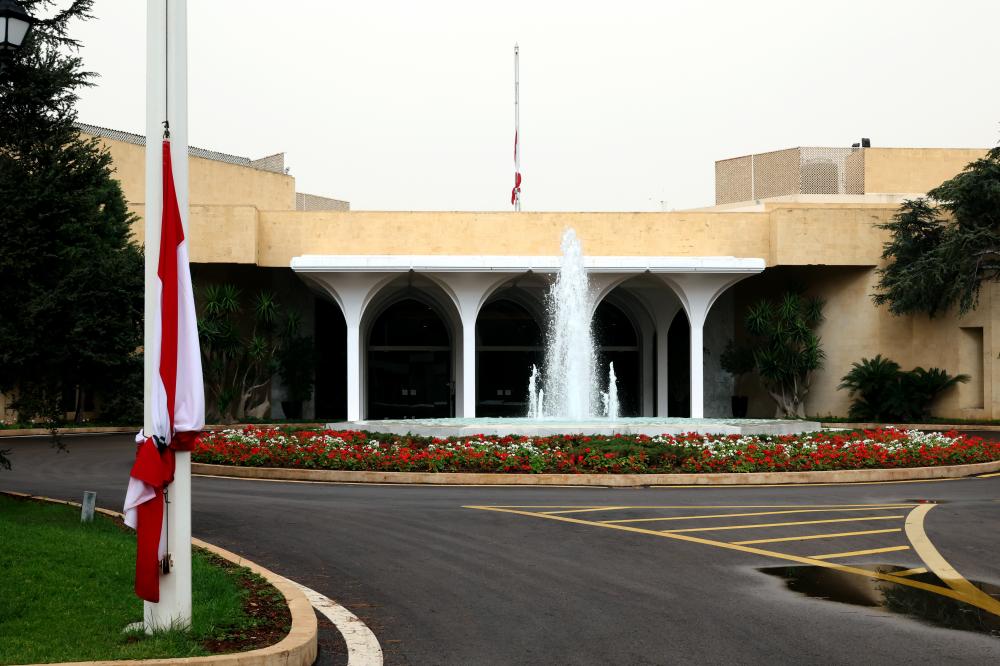 لمناسبة الجمعة العظيمة... تنكيس العلم اللبناني في قصر بعبدا