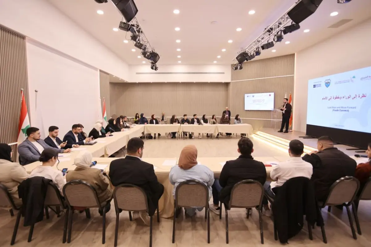 photodune-3834701-laughing-girl-xs