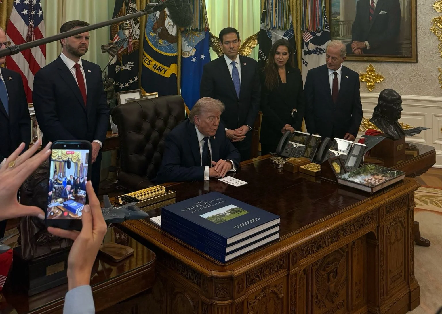 photodune-3834701-laughing-girl-xs