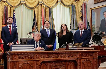 photodune-3834701-laughing-girl-xs