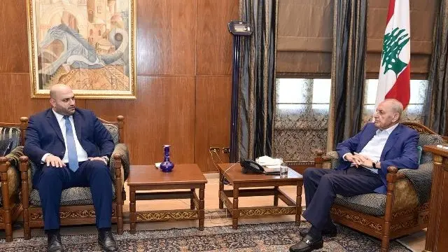 photodune-3834701-laughing-girl-xs