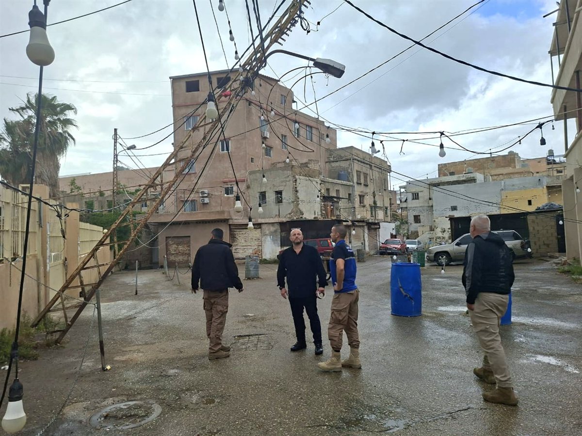 بلدية صيدا تقطع طريق 'رجال الأربعين' إحترازياً بسبب ميلان عامود كهرباء