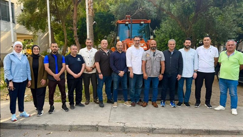 ​بلدية صيدا تتسلم جرافة من 'جمعية بركة الخيرية - لبنان' كهبة لتعزيز جهوزية ورش الطوارئ والبنية التحتية